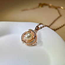 Load image into Gallery viewer, White Freshwater Pearl Pendant 白色淡水珍珠镶嵌吊坠
