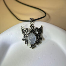 将图片加载到图库查看器，Dumortierite Quartz Shield Pendant Necklace 蓝发晶水晶镶嵌盾牌吊坠项链
