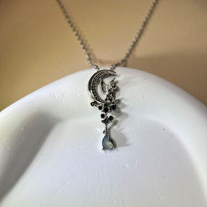 Moss Agate Angle Moon Pendant 水草玛瑙镶嵌天使月亮吊坠