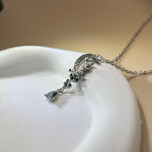 Load image into Gallery viewer, Moss Agate Angle Moon Pendant 水草玛瑙镶嵌天使月亮吊坠
