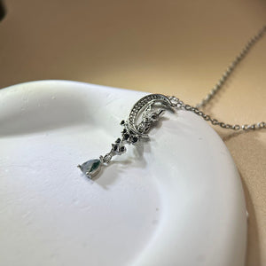 Moss Agate Angle Moon Pendant 水草玛瑙镶嵌天使月亮吊坠