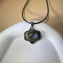 Load image into Gallery viewer, Labradorite Pendant Necklace 拉长石灰月光石镶嵌吊坠项链
