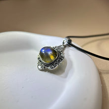 Load image into Gallery viewer, Labradorite Pendant Necklace 拉长石灰月光石镶嵌吊坠项链
