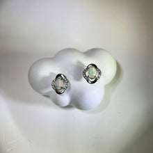 将图片加载到图库查看器，925 Silver White Opal Earrings 白色欧泊镶嵌银耳钉
