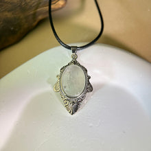 将图片加载到图库查看器，Clear Quartz Pendant Necklace 白水晶镶嵌吊坠项链
