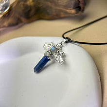 Load image into Gallery viewer, Lapis Lazuli Labradorite Wand Pendant Necklace 青金石拉长石灰月光石镶嵌权杖吊坠项链
