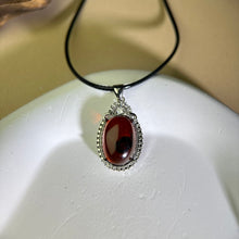 将图片加载到图库查看器，Amber Pendant Necklace 血珀琥珀镶嵌吊坠项链
