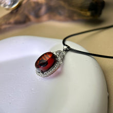 将图片加载到图库查看器，Amber Pendant Necklace 血珀琥珀镶嵌吊坠项链
