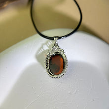 将图片加载到图库查看器，Amber Pendant Necklace 血珀琥珀镶嵌吊坠项链
