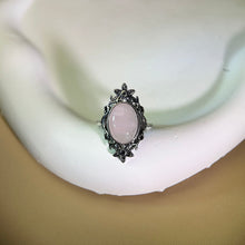 Load image into Gallery viewer, Rose Quartz Adjustable Ring 粉水晶镶嵌活口戒指
