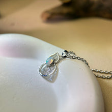 Load image into Gallery viewer, White Opal Guard Pendant 白色欧泊镶嵌葫芦吊坠
