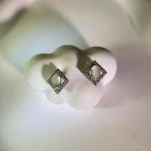 将图片加载到图库查看器，925 Silver Green Prehnite Earrings 绿色葡萄石镶嵌银耳钉
