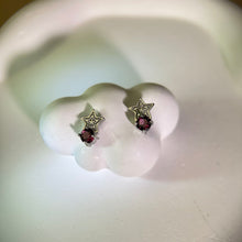 Load image into Gallery viewer, 925 Silver Purple Garnet Stars Earrings 紫牙乌石榴石镶嵌银耳钉
