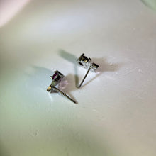 Load image into Gallery viewer, 925 Silver Purple Garnet Stars Earrings 紫牙乌石榴石镶嵌银耳钉
