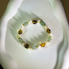 Load image into Gallery viewer, Green Aventurine Amber White Mother of Pearl Beads Bracelet 绿色东陵玉药珀琥珀白色贝母手串
