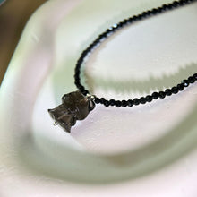 Load image into Gallery viewer, Smoky Quartz Cat Pendant Black Spinel Beads Necklace 茶水晶小猫吊坠黑色尖晶石珠链项链
