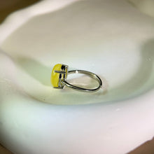 Load image into Gallery viewer, Amber Adjustable Ring 蜜蜡琥珀镶嵌活口戒指
