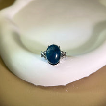 Load image into Gallery viewer, Blue ApatiteAdjustable Ring 蓝磷灰镶嵌活口戒指
