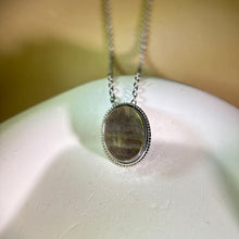 将图片加载到图库查看器，Black Mother of Pearl Pendant 黑色贝母镶嵌吊坠
