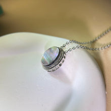 将图片加载到图库查看器，Black Mother of Pearl Pendant 黑色贝母镶嵌吊坠
