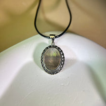 将图片加载到图库查看器，Black Mother of Pearl Pendant Necklace 黑贝母镶嵌吊坠项链
