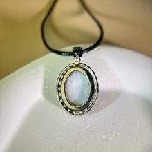 将图片加载到图库查看器，Black Mother of Pearl Pendant Necklace 黑贝母镶嵌吊坠项链
