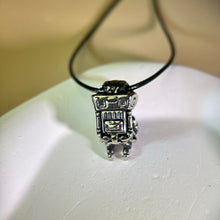 Load image into Gallery viewer, Amber Astronaut Pendant Necklace 蜜蜡琥珀镶嵌太空人吊坠项链
