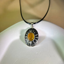 Load image into Gallery viewer, Amber Pendant Necklace 金珀琥珀镶嵌吊坠项链
