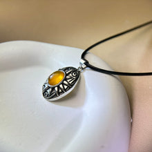 将图片加载到图库查看器，Amber Pendant Necklace 金珀琥珀镶嵌吊坠项链
