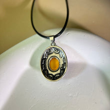 Load image into Gallery viewer, Amber Pendant Necklace 金珀琥珀镶嵌吊坠项链
