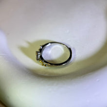 Load image into Gallery viewer, Blue Sapphire Adjustable Ring 蓝色蓝宝石镶嵌活口戒指
