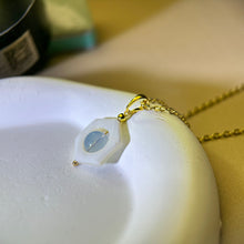 Load image into Gallery viewer, Aquamarine White Mother of Pearl Pendant 海蓝宝白色贝母吊坠
