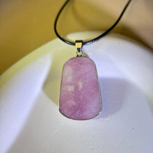 Load image into Gallery viewer, Purple Kunzite Pendant Necklace 紫锂辉吊坠项链
