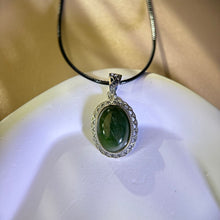 将图片加载到图库查看器，Green Nephrite Pendant Necklace 和田玉青玉镶嵌吊坠项链
