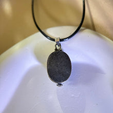 Load image into Gallery viewer, Rose Quartz Container Pendant Necklace 粉水晶镶嵌嘎乌盒吊坠项链
