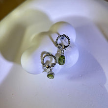 将图片加载到图库查看器，925 Silver Peridot Earrings 橄榄石镶嵌银耳钉
