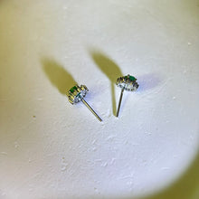 将图片加载到图库查看器，925 Silver Emerald Earrings 祖母绿绿宝石镶嵌银耳钉
