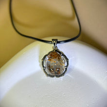 Load image into Gallery viewer, Phantom Quartz Pendant Necklace 幽灵水晶镶嵌吊坠项链
