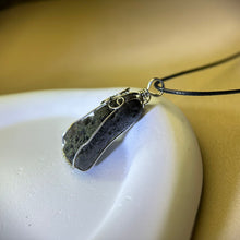 Load image into Gallery viewer, Tektite Pendant Necklace 天狼星陨石吊坠项链
