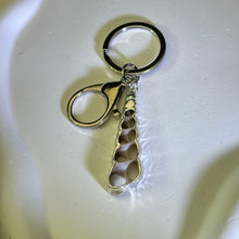 Load image into Gallery viewer, Sea Conch Shell Slice Ornament Key Ring Bag Charm 海螺壳挂饰钥匙扣包挂
