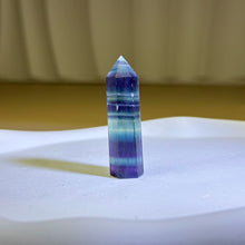 Load image into Gallery viewer, Fluorite Point Wand 萤石单尖六棱柱
