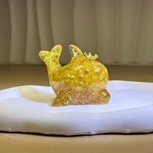 将图片加载到图库查看器，Citrine Resin Whale 黄水晶滴胶鲸鱼
