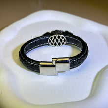 Load image into Gallery viewer, Lapis Lazuli PU Leather Bangle 青金石镶嵌皮手镯
