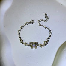 Load image into Gallery viewer, White Opal Butterfly Bracelet 白色欧泊镶嵌蝴蝶手链
