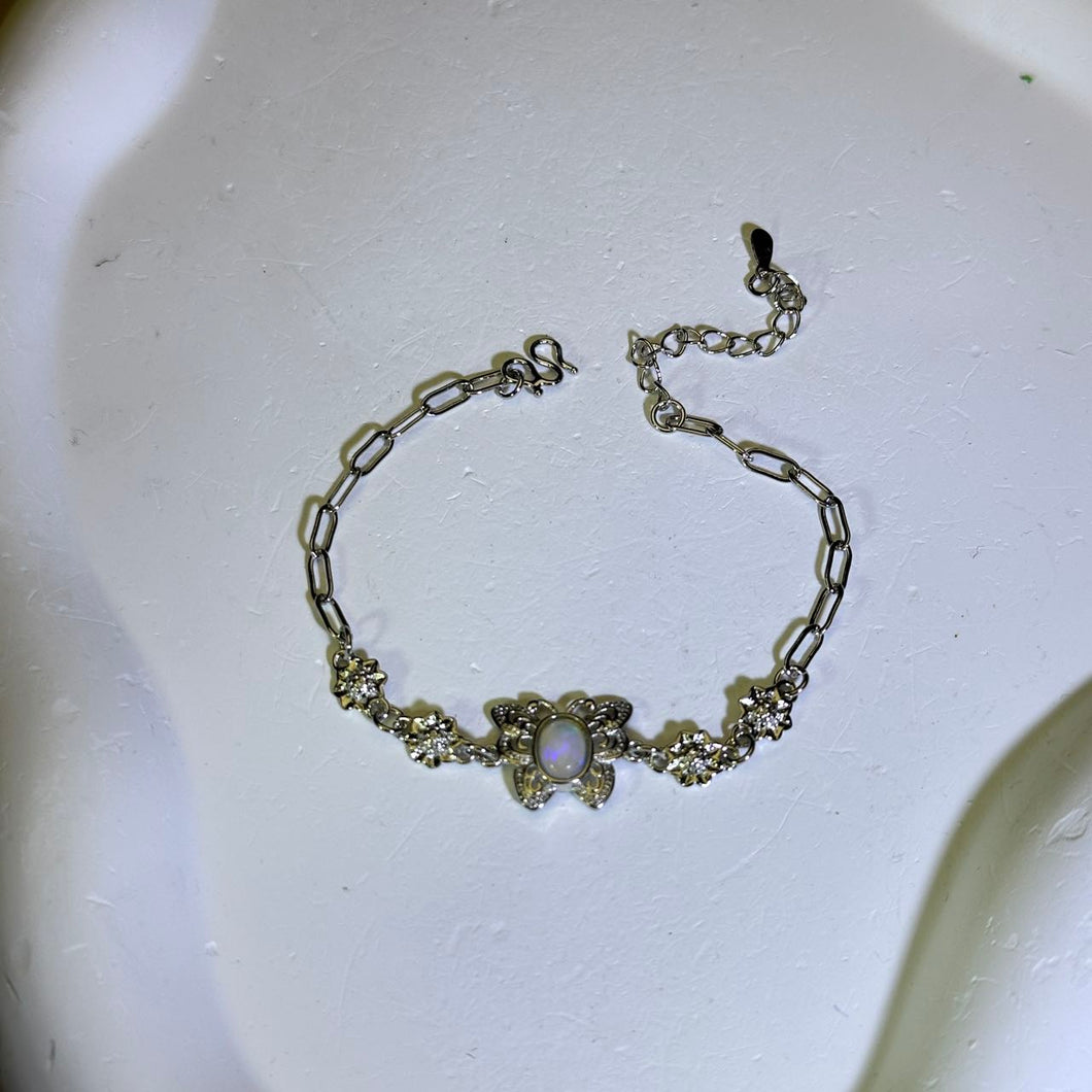 White Opal Butterfly Bracelet 白色欧泊镶嵌蝴蝶手链