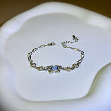 Load image into Gallery viewer, White Opal Butterfly Bracelet 白色欧泊镶嵌蝴蝶手链
