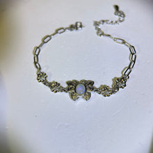 Load image into Gallery viewer, White Opal Butterfly Bracelet 白色欧泊镶嵌蝴蝶手链
