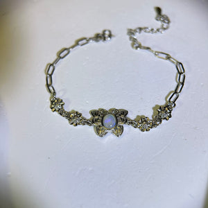 White Opal Butterfly Bracelet 白色欧泊镶嵌蝴蝶手链