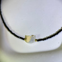 Load image into Gallery viewer, White Mother of Pearl Cat Black Spinel Beads Necklace 白色贝母猫头黑色尖晶石珠链项链
