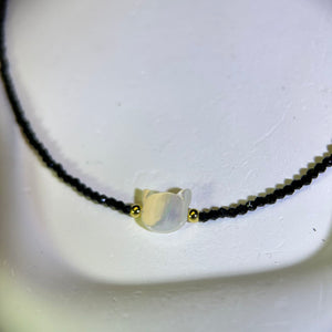 White Mother of Pearl Cat Black Spinel Beads Necklace 白色贝母猫头黑色尖晶石珠链项链